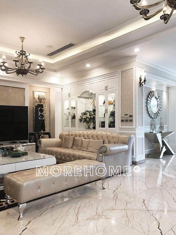 Gương trang trí hình trong có khung viền màu bạc ánh tinh tế, đặc biệt phù hợp trong không gian nhà ở tân cổ điển